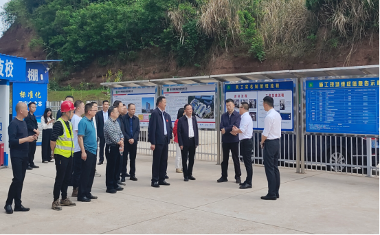 遂宁市市委领导带队深入集团公司在建工程项目调研民工实名制管理工作